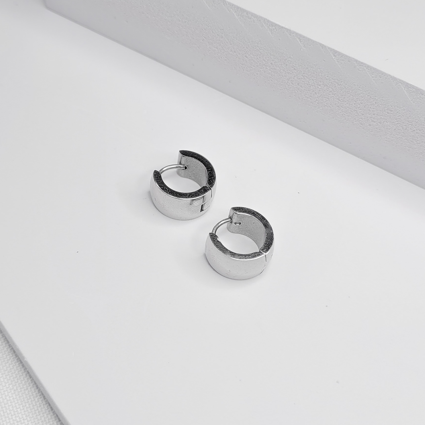 Brinco Argola Bold Click em aço inoxidável - antialérgica