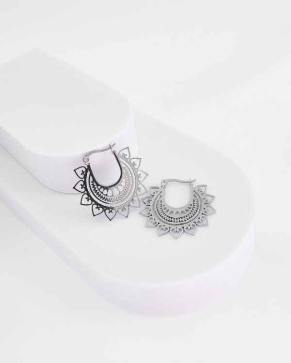 Brinco Argola Boho Corações em Aço - Imagem 3