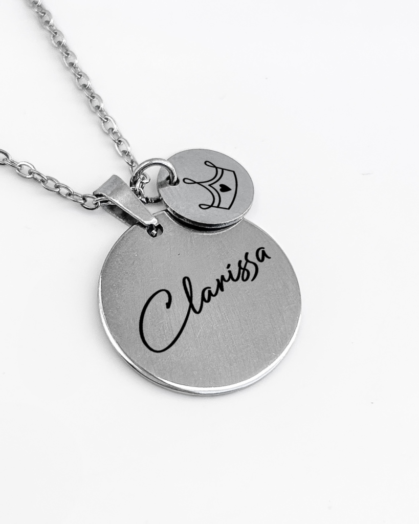 Colar personalizado com nome e coroa de princesa