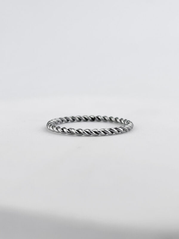 Anel Twist Minimalista em Aço Inoxidável