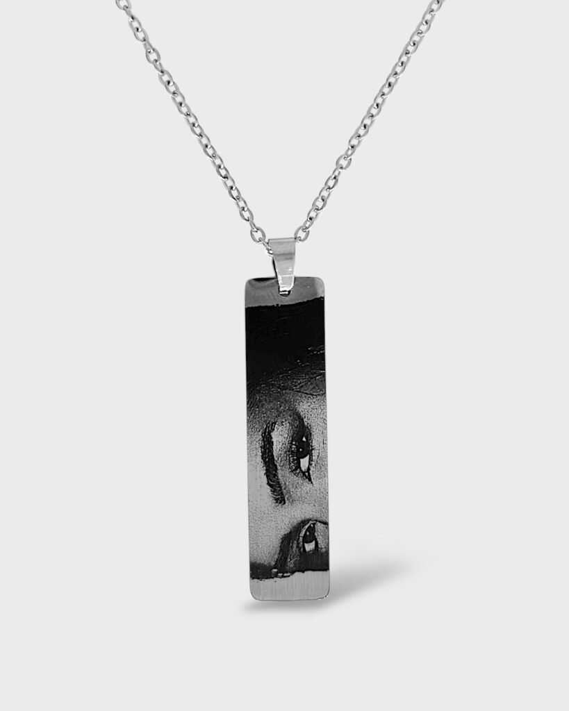 Colar Medalha Olhar Personalizado em Aço Inoxidável